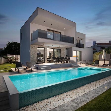 Villa Leola Лижнян Экстерьер фото
