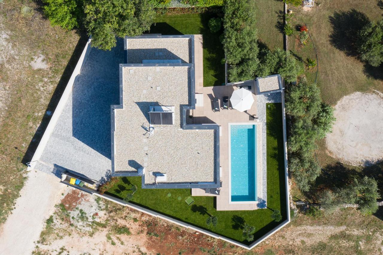Villa Leola Лижнян Экстерьер фото